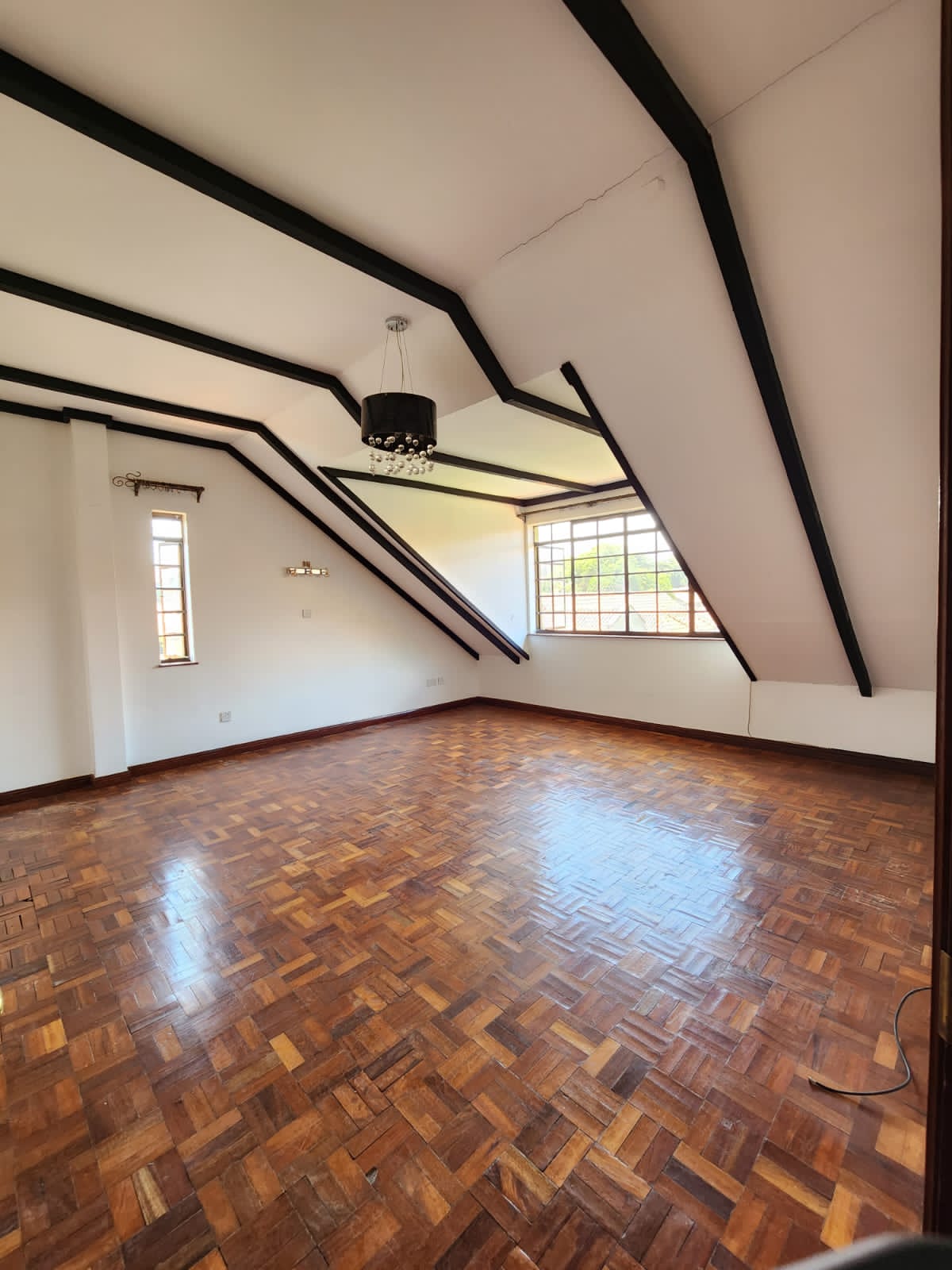 4 bedroom penthouse + Dsq to let Price 150k in Lavington Musilli Homes