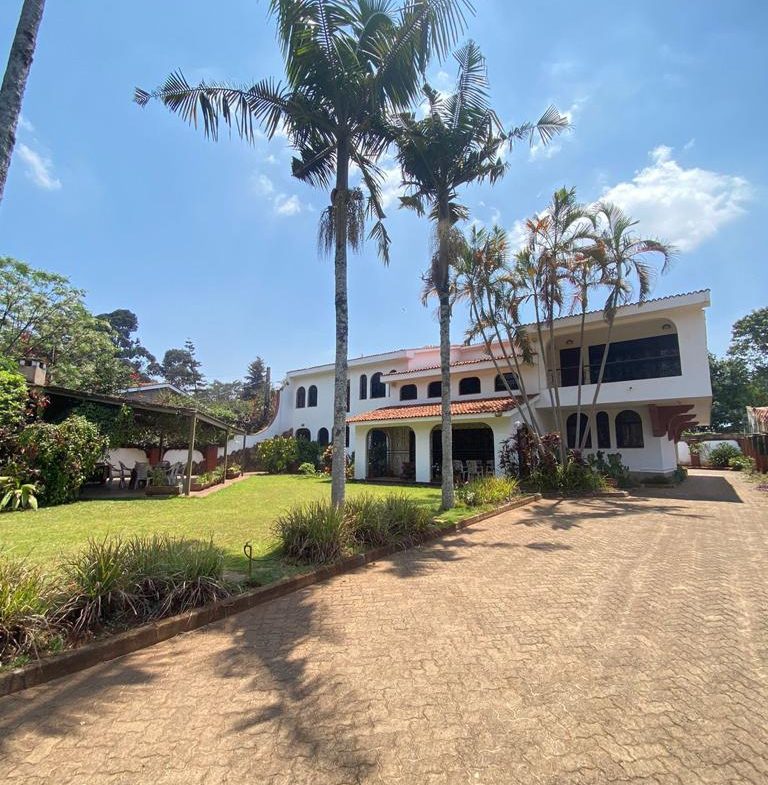 5 bedroom house plus dsq on 1/2acre land for sale in Runda . Musilli Homes