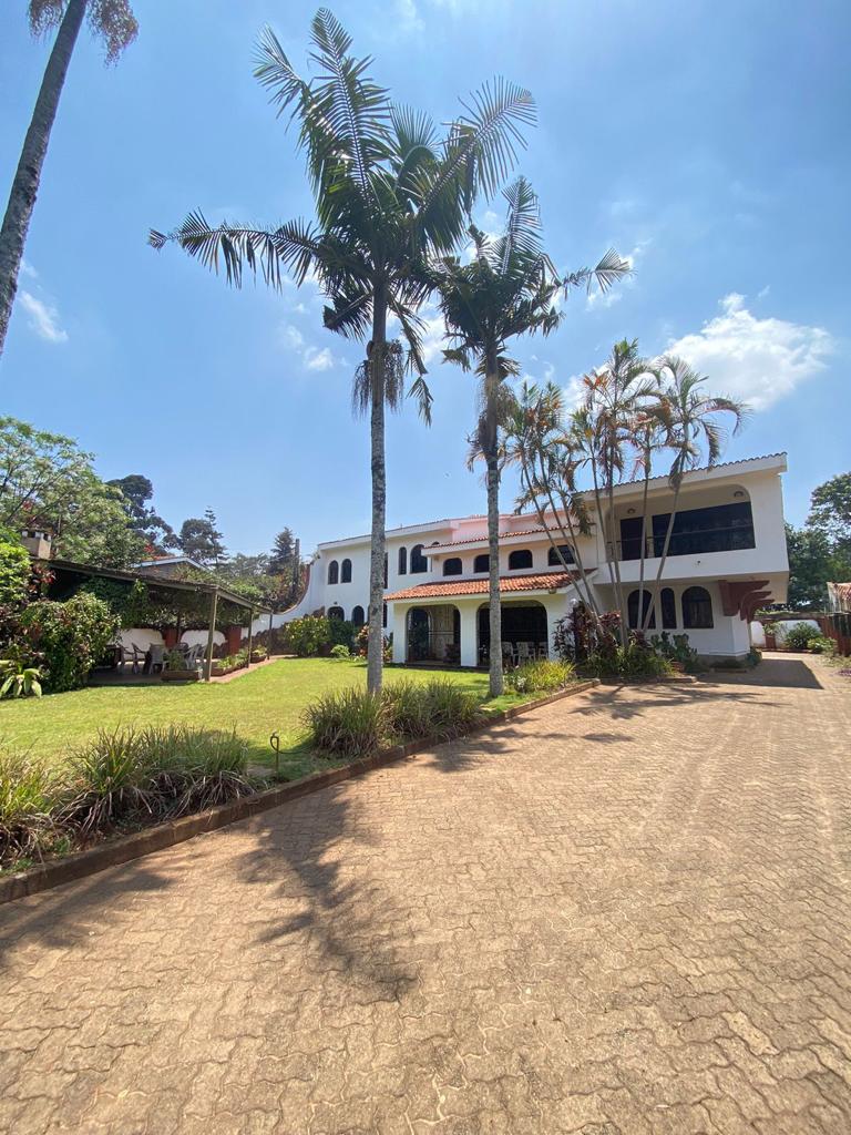 5 bedroom house plus dsq on 1/2acre land for sale in Runda . Musilli Homes