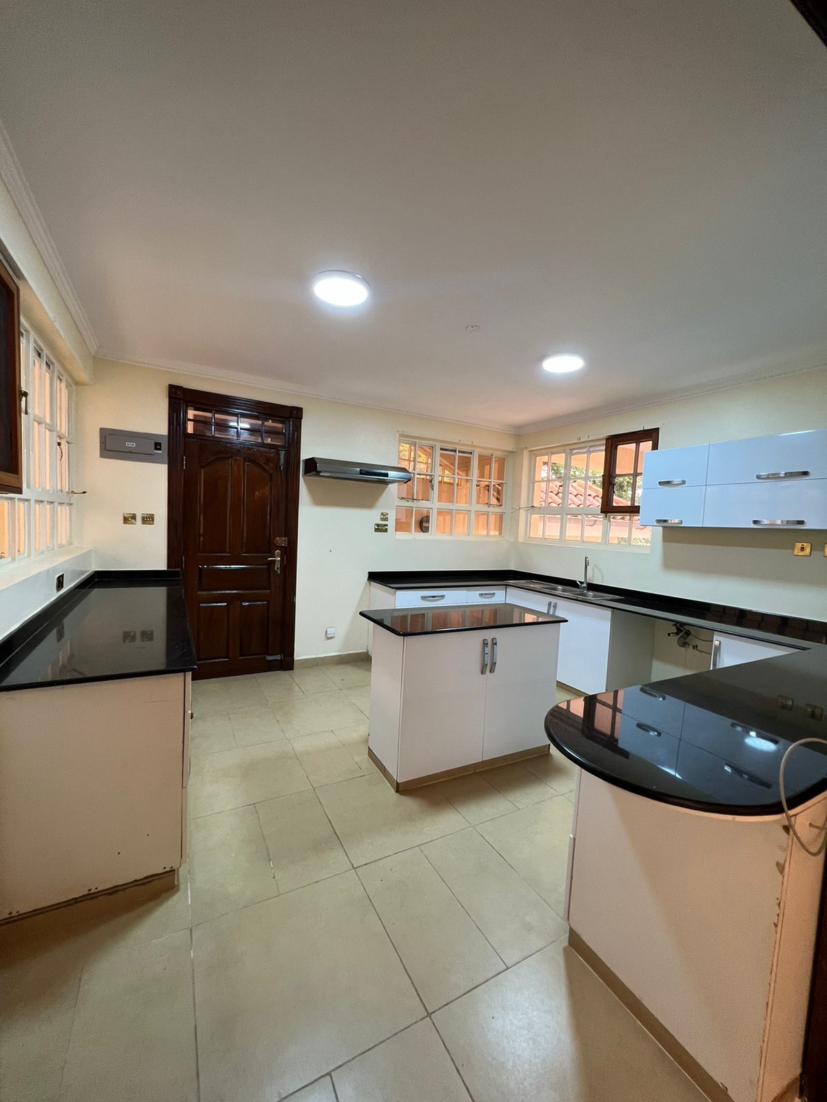 4 bedroom townhouse to let Located in the heart of kyuna Musilli Homes
