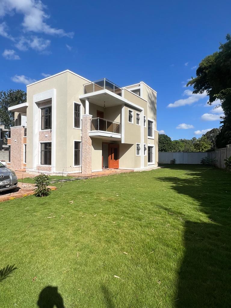 4 bedroom townhouse sitting on 70by 80 along Kiambu Road. 42 milion. Has Solar back up Water heater Rooftop terrace Family room.