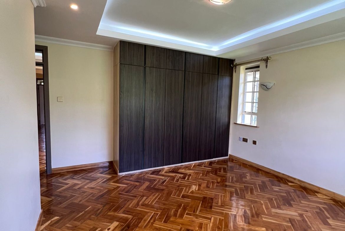 4 bedroom plus dsq townhouse to let in the leafy suburb of Karen. Sitting on 1/2acre land. Rent per month 300,000. Listed by Musilli Homes.