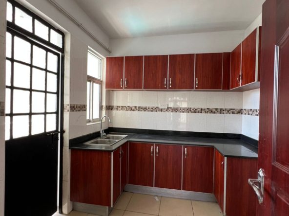 2 bedroom apartment to let in the heart of Kilimani, Nairobi. Has swimming pool, ample car parking, master bedroom en suite. Rent: 60,000. Musili homes