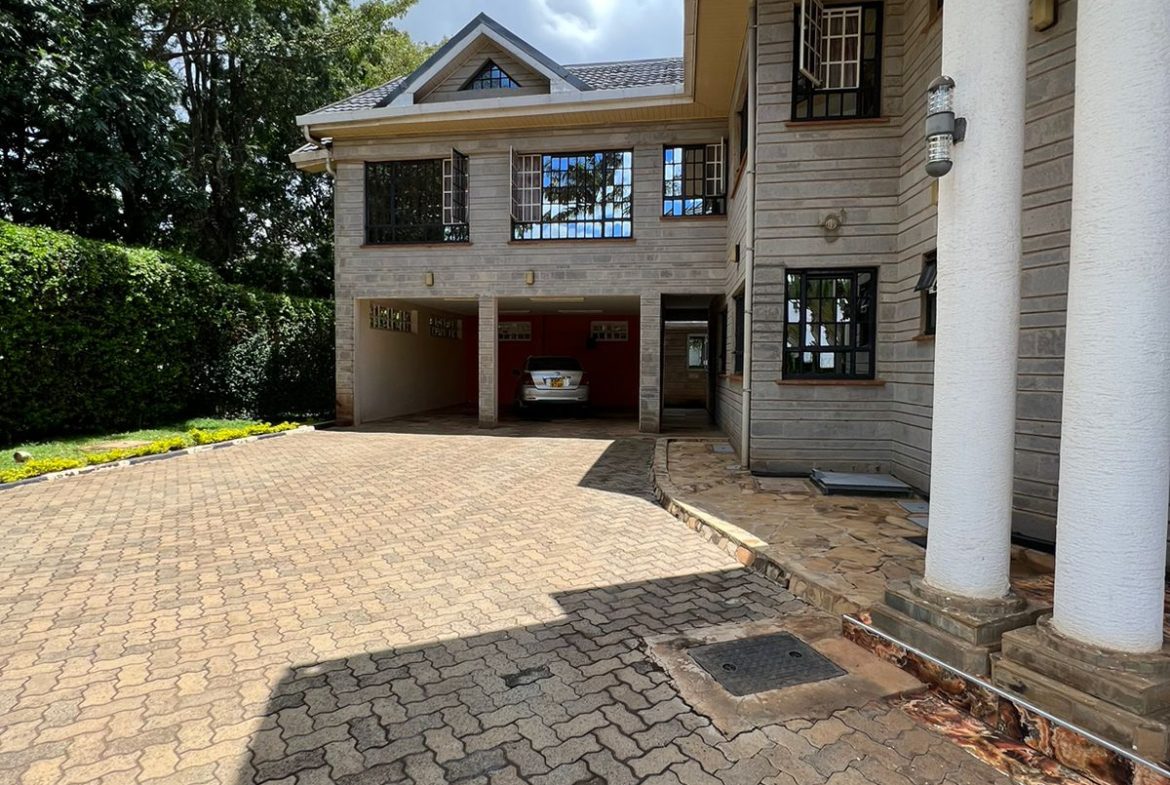 6 bedroom house all bedroom en-suite in Runda. Sale at 150Million. Listed by Musilli Homes.