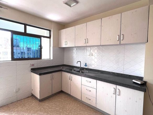 2 Bedroom Apartment Master En-suite at Kilimani for Kshs.60,000. Back-up generator. Borehole. Gym. Kids play area. High speed lifts. On 1st floor. Musilli Homes