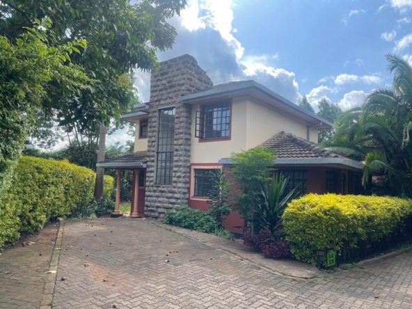3 Bedroom villa with D.sq located on Kiambu road going for Ksh. 110,000/month. Has a Shopping Mall, 3 Star Hotel. Near UN HQ and US Embassy Musilli Homes