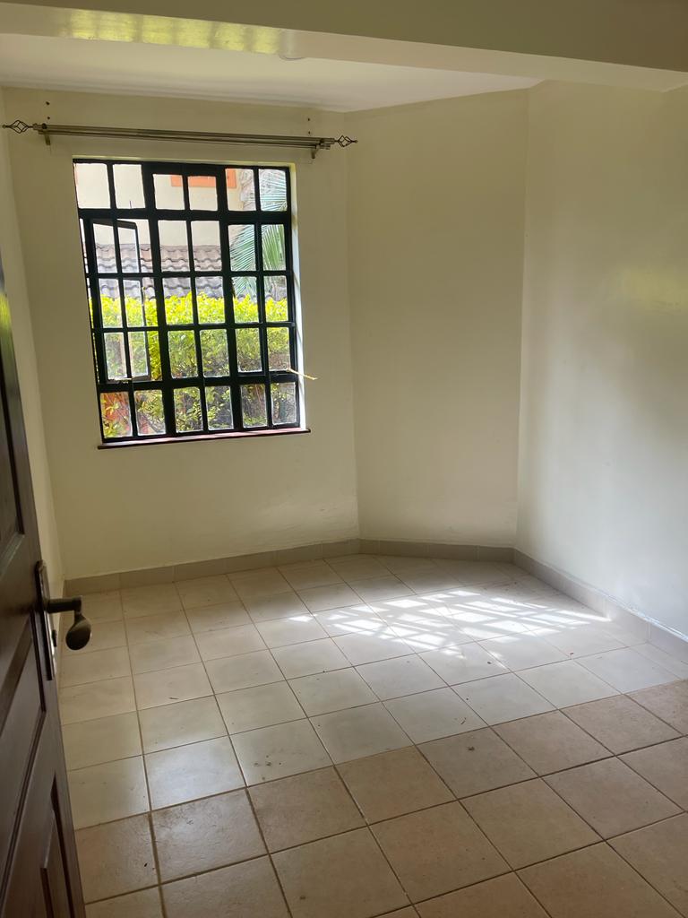 3 Bedroom villa with D.sq located on Kiambu road going for Ksh. 110,000/month. Has a Shopping Mall, 3 Star Hotel. Near UN HQ and US Embassy Musilli Homes