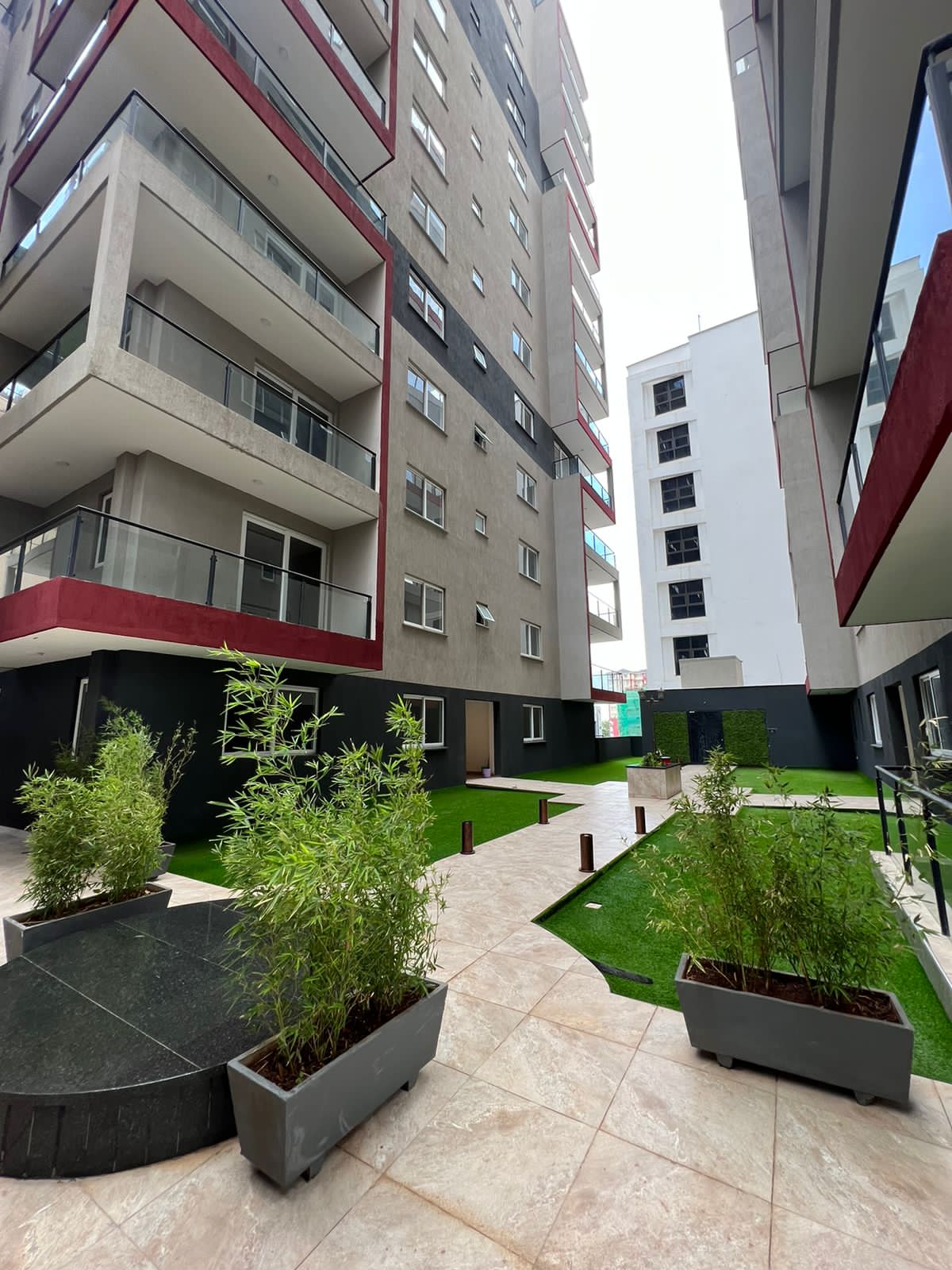 3 bedroom apartment to let in Westlands, Nairobi. All bedroom en suite. swimming pool. Gym. Lift. Back up generator. Rent per month 150,000. Musilli Homes
