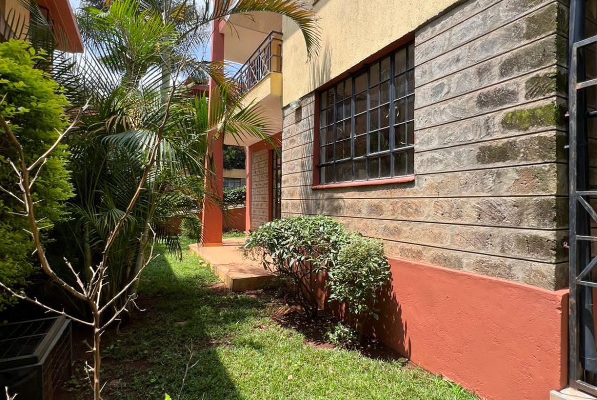 4 bedroom plus dsq townhouse to let located in the leafy suburb of kilimani, Nairobi. 2dsq available. In a gated community of 8 units. 220,000.