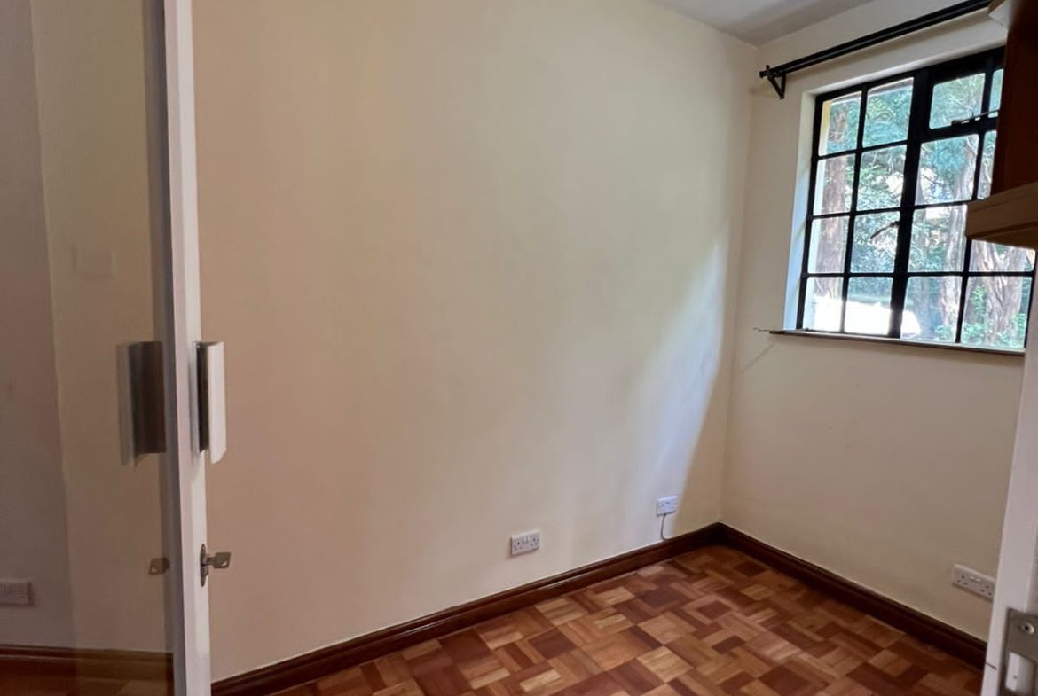 4 bedroom plus dsq townhouse to let located in the leafy suburb of kilimani, Nairobi. 2dsq available. In a gated community of 8 units. 220,000.