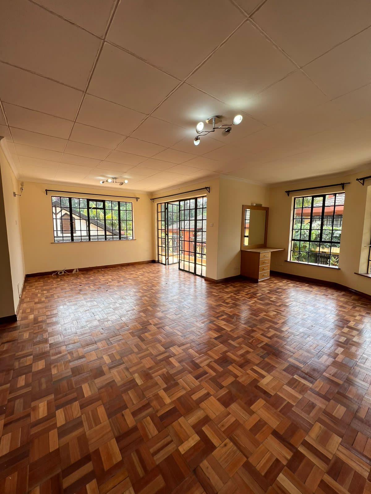 4 bedroom plus dsq townhouse to let located in the leafy suburb of kilimani, Nairobi. 2dsq available. In a gated community of 8 units. 220,000. Musilli Homes