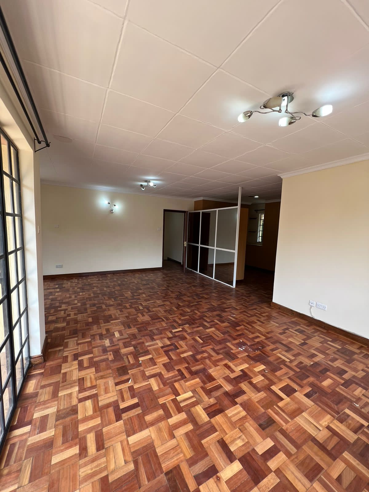 4 bedroom plus dsq townhouse to let located in the leafy suburb of kilimani, Nairobi. 2dsq available. In a gated community of 8 units. 220,000. Musilli Homes