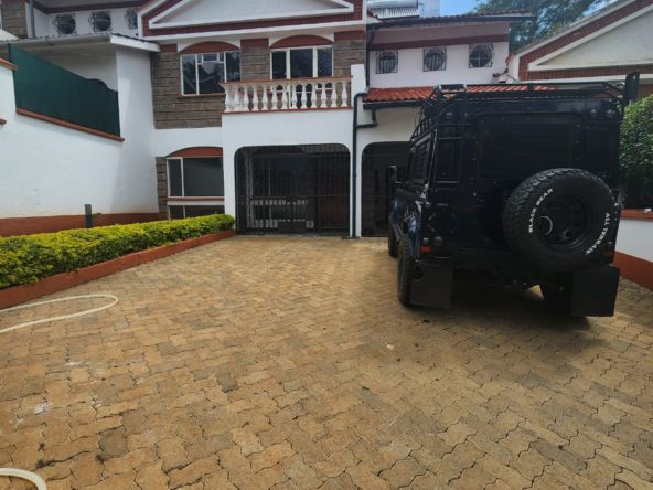 Newly renovated 4 bedroom townhouse for Sale in Brookside. Price 40m. All ensuite bedrooms. Staff Quaters.