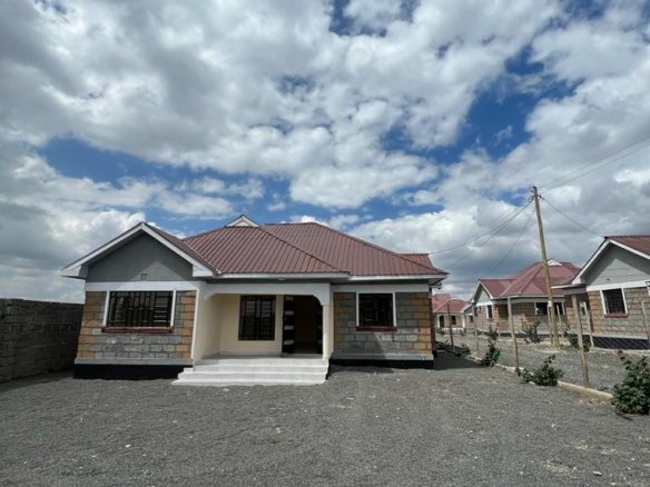 3 Bedroom bungalow with a Dsq for sale in Acacia Estate just 2km from the tarmac. Price Guide : Ksh 6,200,000 Musili Homes