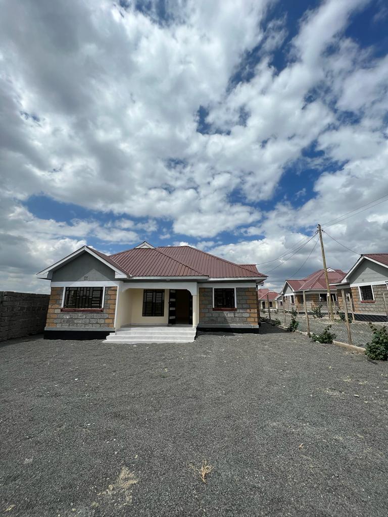 3 Bedroom bungalow with a Dsq for sale in Acacia Estate just 2km from the tarmac. Price Guide : Ksh 6,200,000 Musili Homes