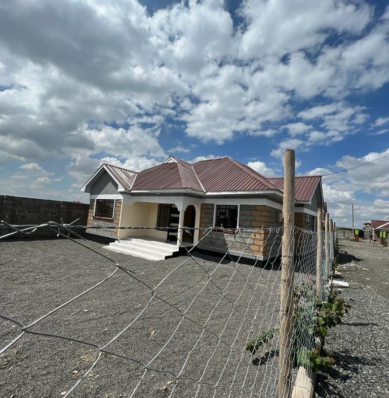 3 Bedroom bungalow with a Dsq for sale in Acacia Estate just 2km from the tarmac. Price Guide : Ksh 6,200,000 Musili Homes