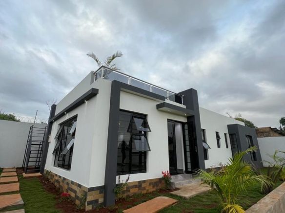 Beautiful 3 bedroom flat roof house in Ruiru Mugutha. For cash payment, the price is 8.2m, for mortgage payments it's 8.5m Musilli Homes