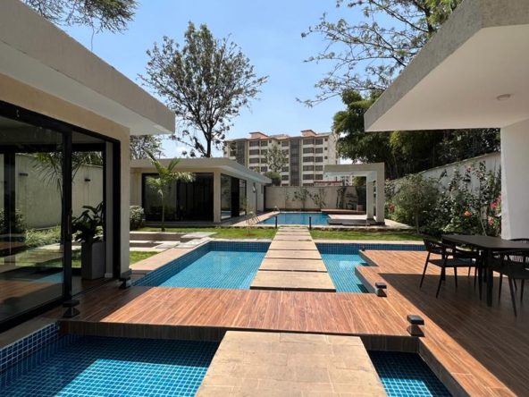 Studio apartment to let in Lavington, Nairobi. ample car parking, Lift, swimming pool, back up generator, fully equipped gym. Rent per month 60,000 Musilli Homes