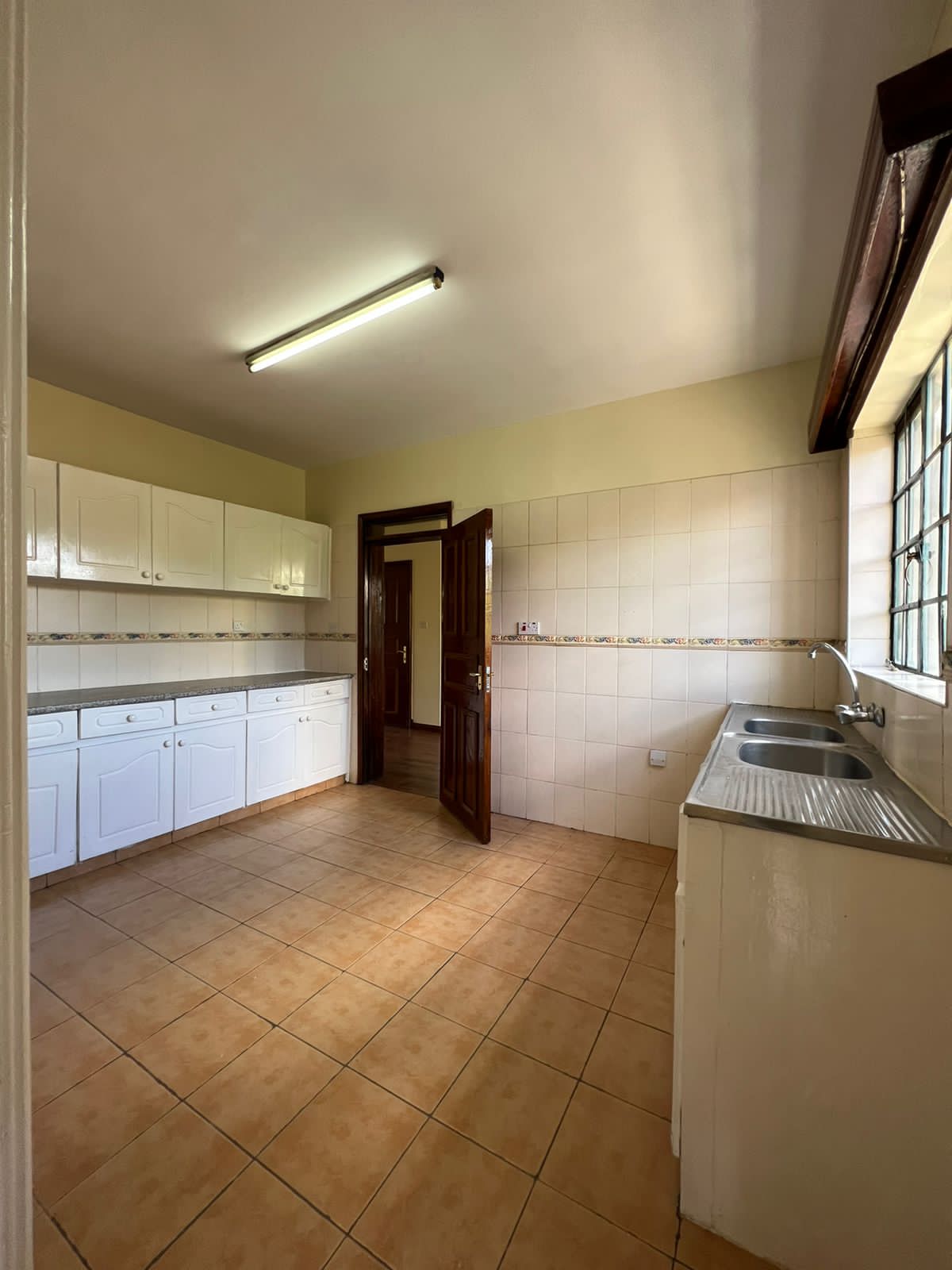 3 bedroom apartment for sale in Kilimani, Nairobi. Ample car parking, swimming pool. Ground floor. Sale 17.5Million. Listed by Musilli Homes