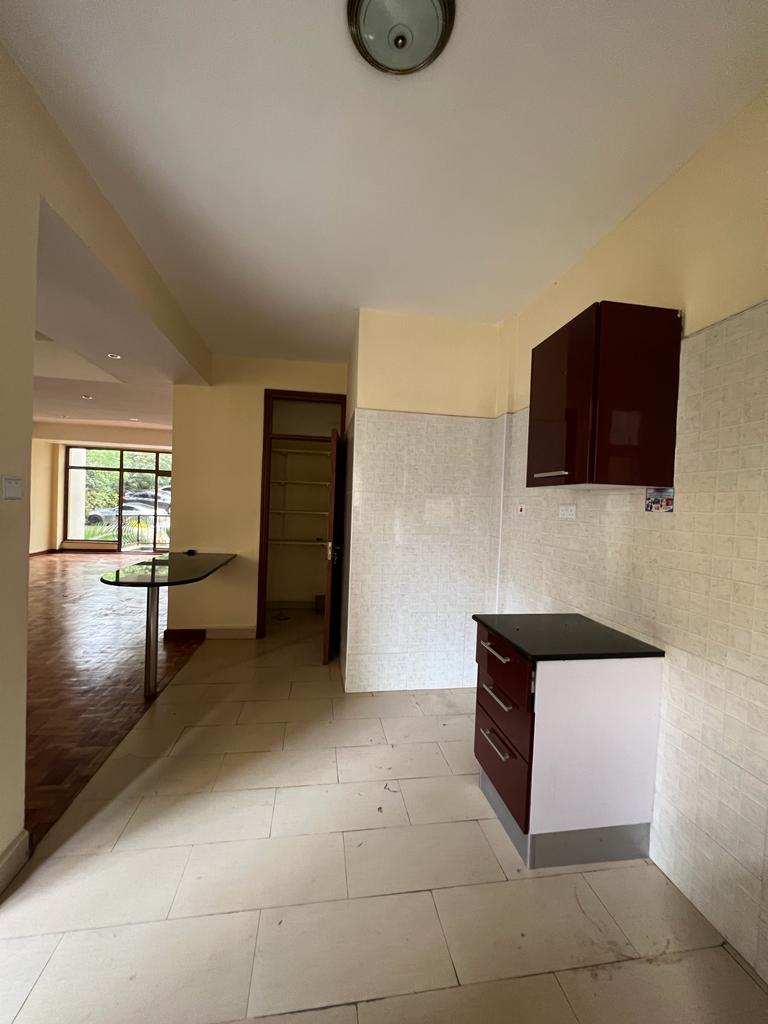 Spacious modern 5 bedroom plus dsq townhouse to let in Kileleshwa. Gated community. Few units in the compound Rent per month 180,000 Musilli Homes