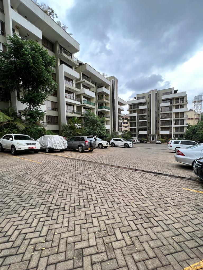 Spacious modern 5 bedroom plus dsq townhouse to let in Kileleshwa. Gated community. Few units in the compound Rent per month 180,000 Musilli Homes