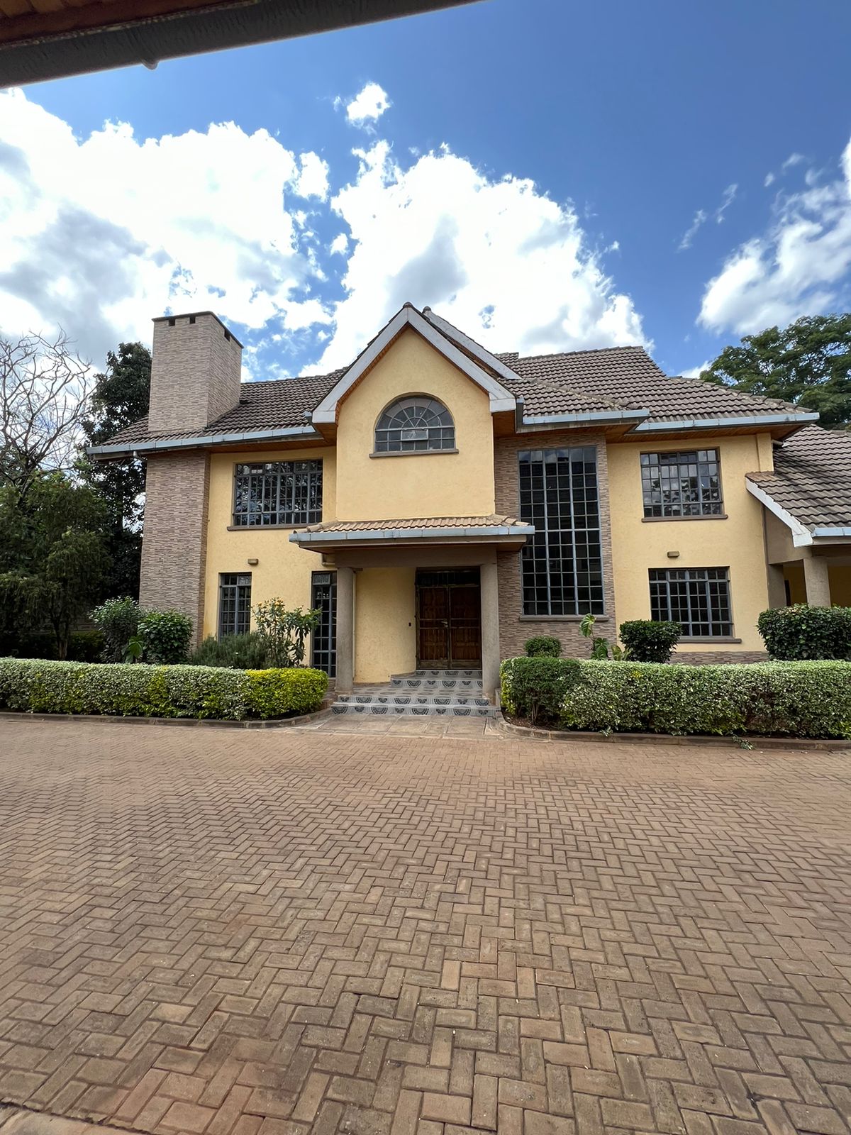 Spacious modern 5 bedroom plus dsq townhouse to let in lavington. Near Lavington shopping mall. Rent per month 250K Musilli Homes