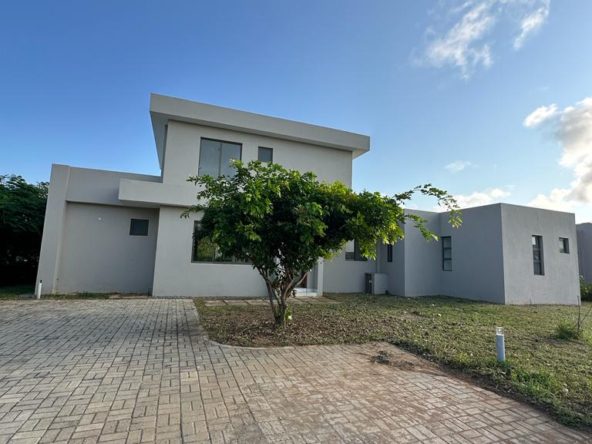 Vipingo Ridge 3 bedroom plus dsq massionate for resale Ksh 20million in Kilifi, Vipingo. Swimming pool available in the gated community. Musilli Homes