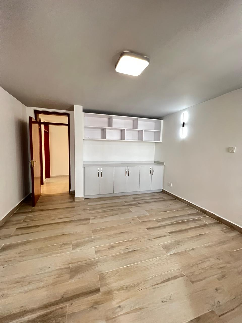 Spacious newly renovated 5 bedroom duplex apartment to let in Kilimani. Has Few units in the compound. All en-suite, swimming pool. 180,000 Musilli Homes