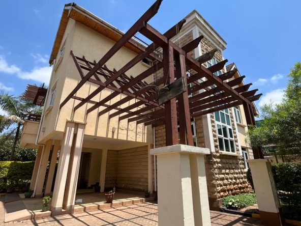 5 bedroom townhouse plus sq in Lavington, Nairobi. 3 levels. 4 units in the compound. Rent per month - 330,000 Musilli Homes