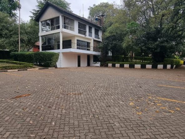 5 BEDROOM COMMERCIAL SPACE FOR RENT LAVINGTON, NAIROBI ON 1 ACRE LAND. Ideal for an office. ASKING 400K Musilli Homes