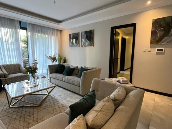 Newly built 3 bedroom plus dsq apartment in Kileleshwa, Nairobi. Has Heated pooll, gym, Steam and sauna, Full back up generator. Rent:160,000 Musilli Homes