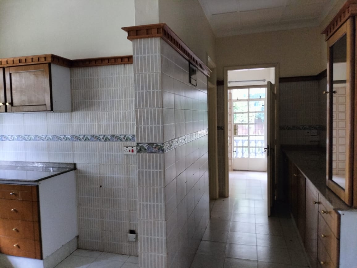 5 bedrooms House with an sq for rent in Lavington, Nairobi. 2 Carports -Backup generator -Borehole. -USD 3000. Pam Golding Hass Consult. GTC. Eighty Eighty Nairobi.