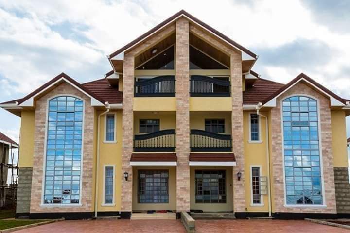 5br all ensuite townhouse,in a gated community of 78 units. Located along the namanga highway in kitengela. Royal finnese estate. 16.5M Musilli Homes