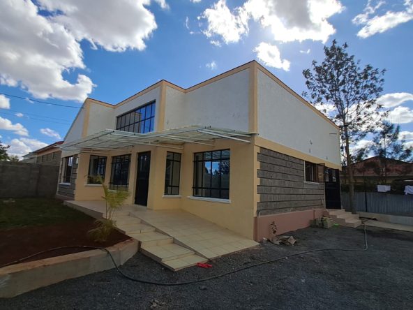 3 bedroom Bungalow Plus Dsq for sale sitting on an eighth acre plot in Kitengela. In a gated community mannered 24/7. Asking Kes 8m negotiable Musilli Homes