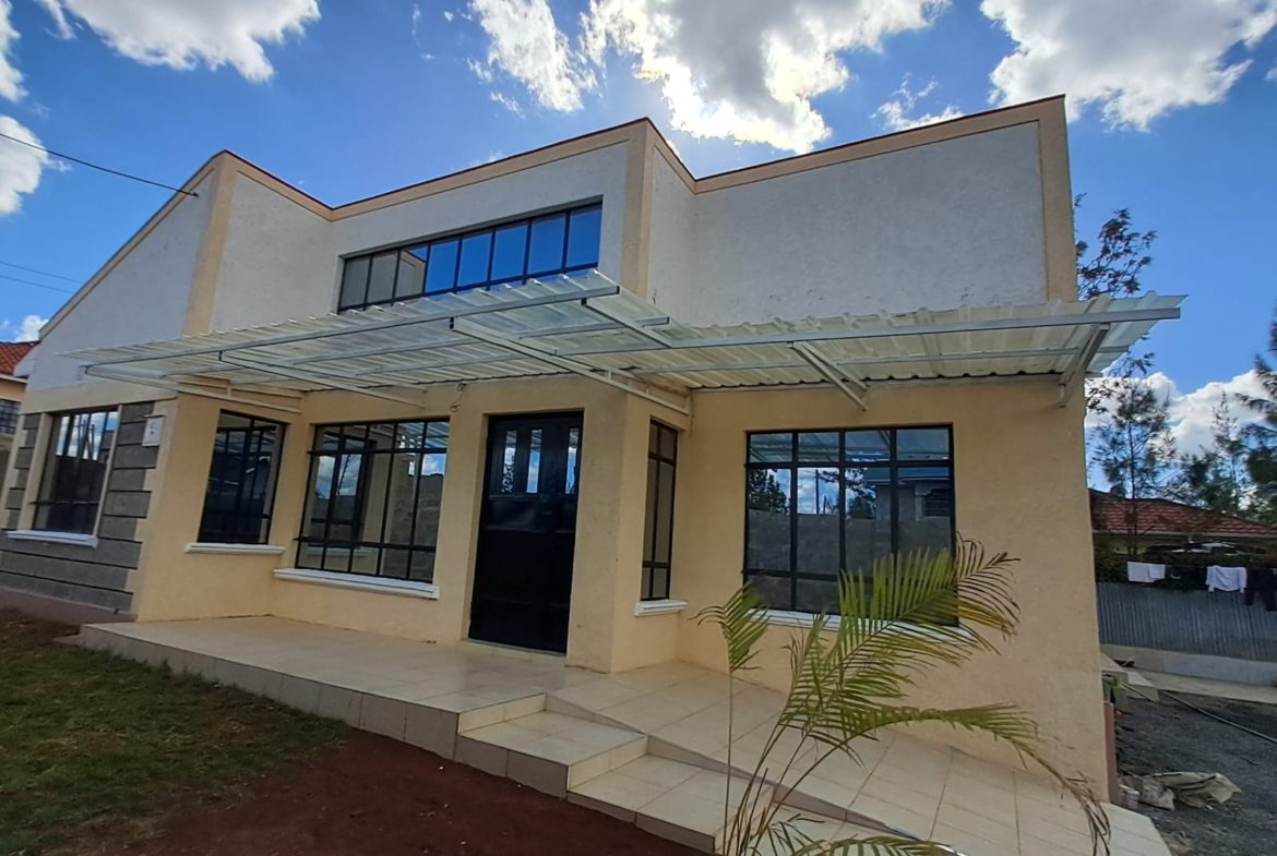 3 bedroom Bungalow Plus Dsq for sale sitting on an eighth acre plot in Kitengela. In a gated community mannered 24/7. Asking Kes 8m negotiable Musilli Homes
