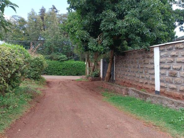 A quarter plot of acre for Sale in Ngong Lemiso road. suitable property for both Flats or real estate development. Red soil. Ready tittle deed. 8M Musilli Homes