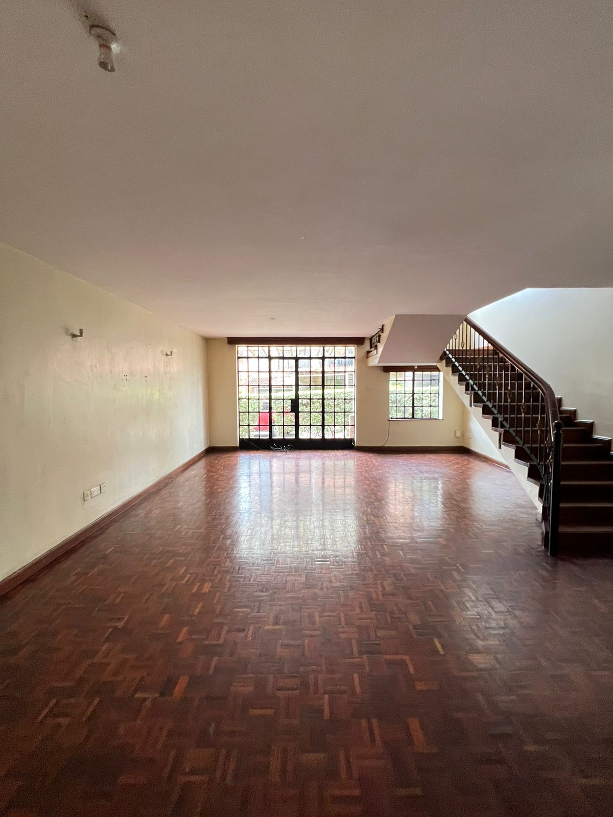 Spacious modern 5 bedroom plus dsq townhouse to let in Kileleshwa. Swimming pool. Few units in the compound. Rent per month 160K Musilli Homes