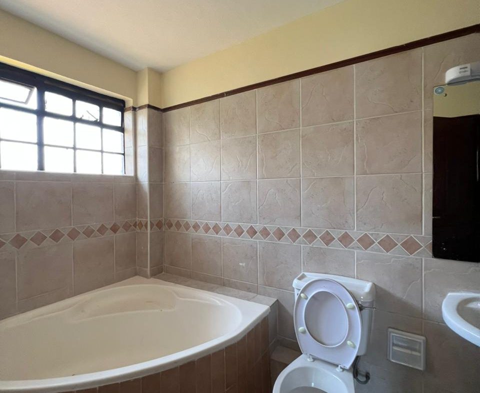 Spacious modern 3 bedroom apartment to let in Kileleshwa. Few units in the compound. Rent per month 100K Musilli Homes