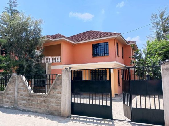 4br corner house all ensuite with dsq.. Gated community of 5 units each on 50*100 Yukos estate behind total. Just 500m off the highway. Price 10 M Musilli Homes