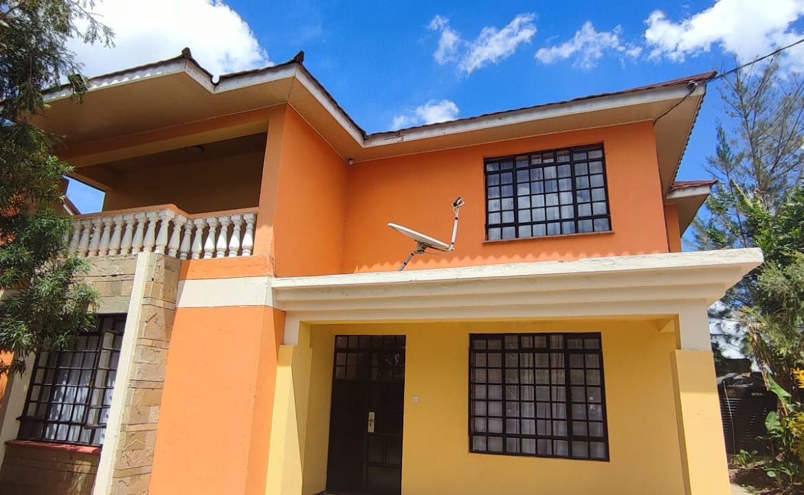 4br corner house all ensuite with dsq.. Gated community of 5 units each on 50*100 Yukos estate Kitengela behind total. Just 500m off the highway. Price 10 M Musilli Homes