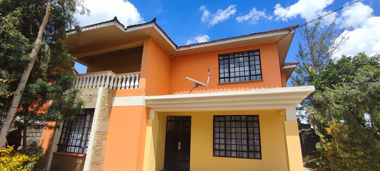 4br corner house all ensuite with dsq.. Gated community of 5 units each on 50*100 Yukos estate Kitengela behind total. Just 500m off the highway. Price 10 M Musilli Homes