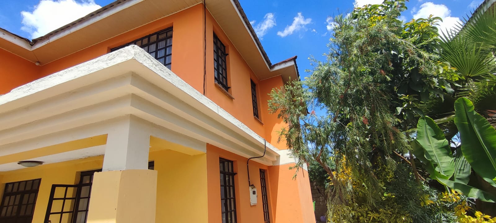 4br corner house all ensuite with dsq.. Gated community of 5 units each on 50*100 Yukos estate behind total. Just 500m off the highway. Price 10 M Musilli Homes