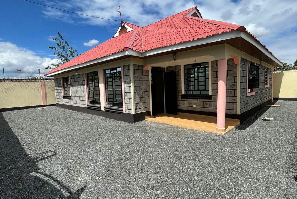 3 bedroom bungalow for sale at 8.5M in Ruiru Matangi. Plot size 40*60. Parking for 3 cars Musilli Homes