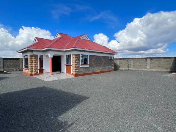 3bed plus dsq 6.9M in Kitengela Acacia. 2bedrooms ensuite. Borehole. Freehold titles. External Boundary wall. Sits on 50*100 fts plots Musilli Homes