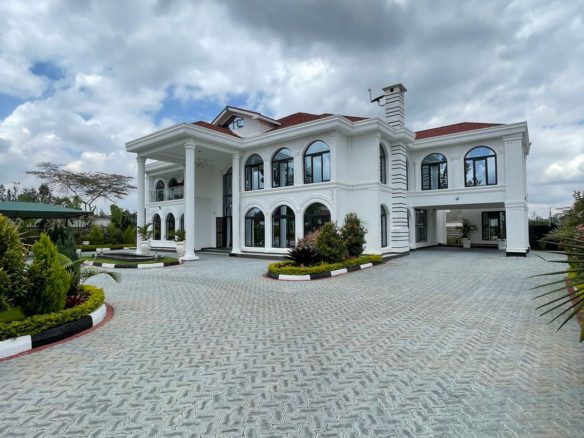 7 BEDROOMS ALL ENSUITE HOUSE ON SALE IN KAREN. In a gated community. Sitted on ½ acre. Has generator, well-manicured lawn. 170M Musilli Homes