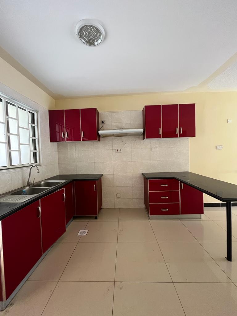 2 bedroom apartment in Kilimani, Nairobi. One bedroom with balcony area. High speed lifts. Full back up generator. Swimming Pool. Gym. BoreholeMusilli Homes
