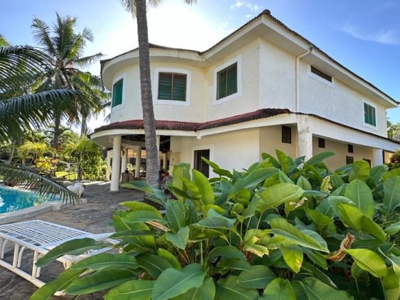 3 bedroom villa plus a guest wing for sale in Diani. Sitting on 1/2 acre for sale near Neptune beach Resort. Ksh 45Million negotiable Musilli Homes