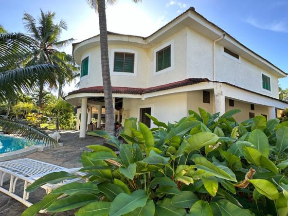 3 bedroom villa plus a guest wing for sale in Diani. Sitting on 1/2 acre for sale near Neptune beach Resort. Ksh 45Million negotiable Musilli Homes