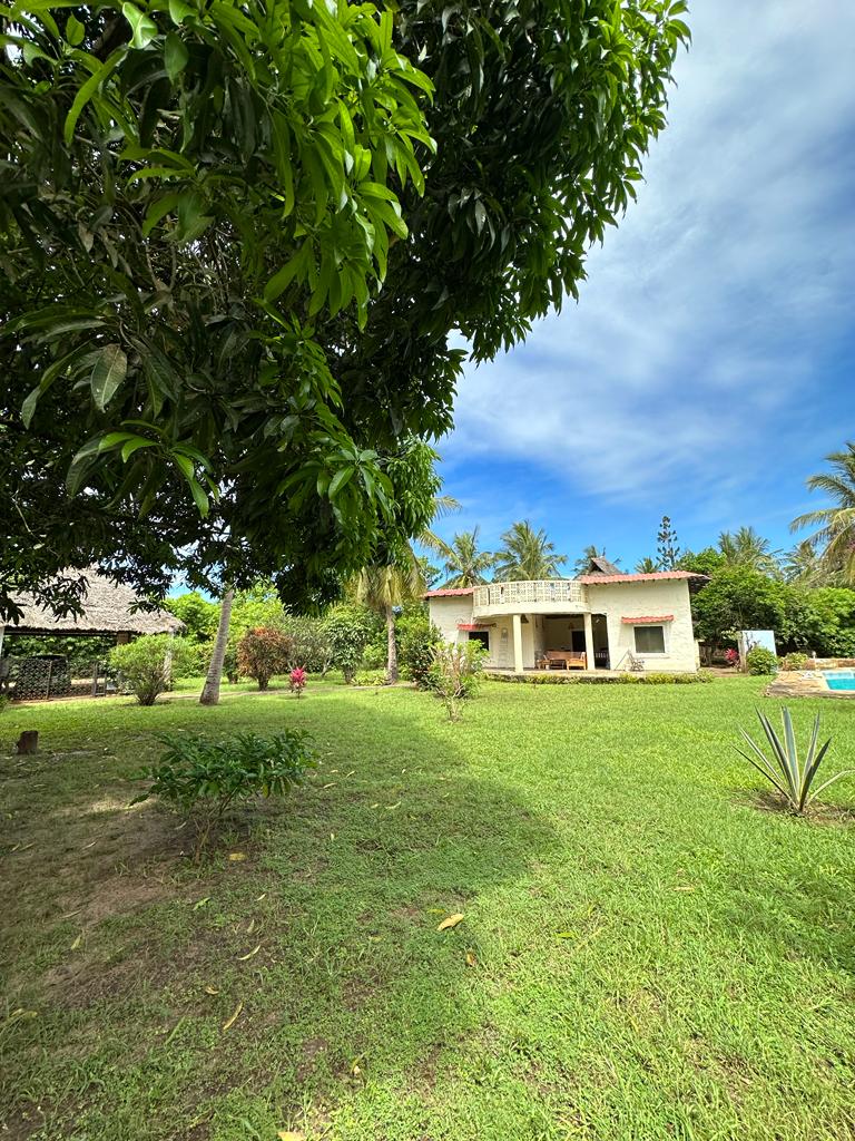 3 bedroom villa plus 2 bedroom guestwing for sale in Diani near Neptune Beach Resort. 700m to the beach. On 1/4 acre. In a gated community. 19M Musilli Homes