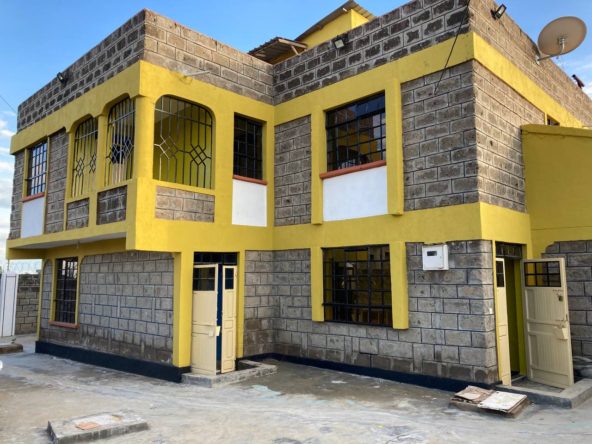 6bedroom plus dsq for sale in Kitengela 17.5M. Plot size: 50by100. Has Cctv cameras, Accessible flat roof, Electronic fence, Freehold title deed Musilli Homes Pam Golging